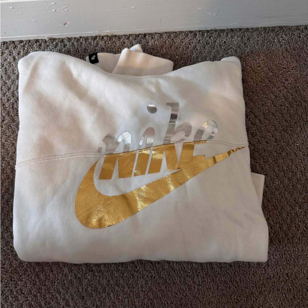Cropped Nike Hoodie